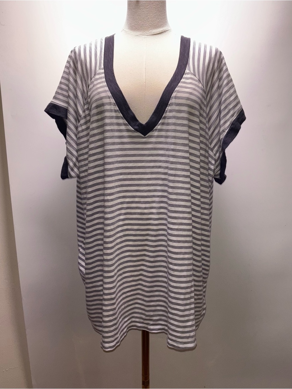 torrid Gray and White Striped V-Neck Tee with Dark Trim Size 5 = 5X